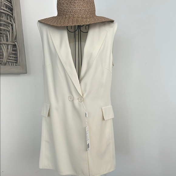 Akris Punto Jackets & Blazers - Akris Punto Cream Vest Sophisticated Style